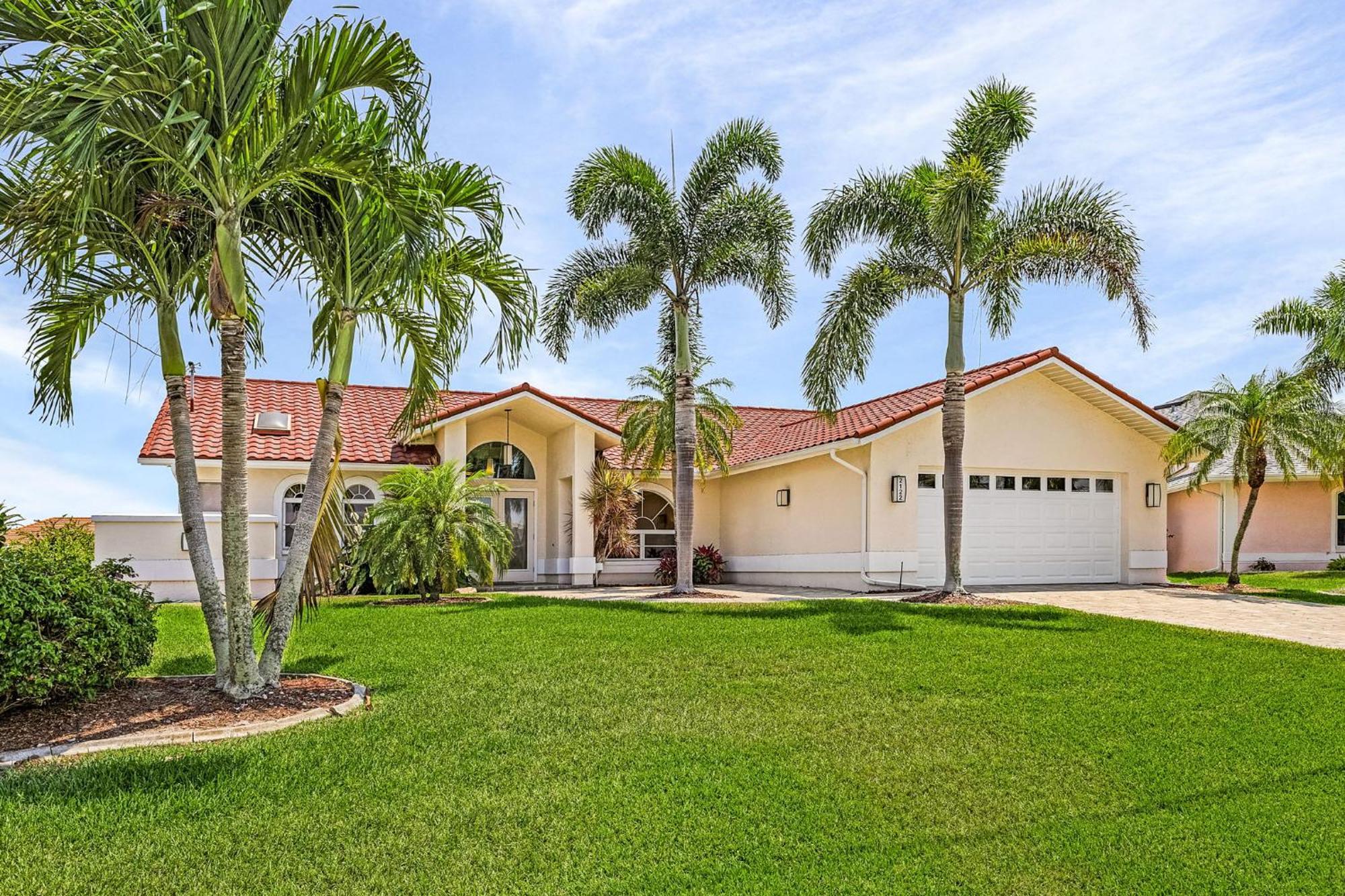 Tropical Palms Sw Cape - Waterfront Private Home, Locally Owned & Managed, Fair & Honest Pricing Cape Coral Exterior photo