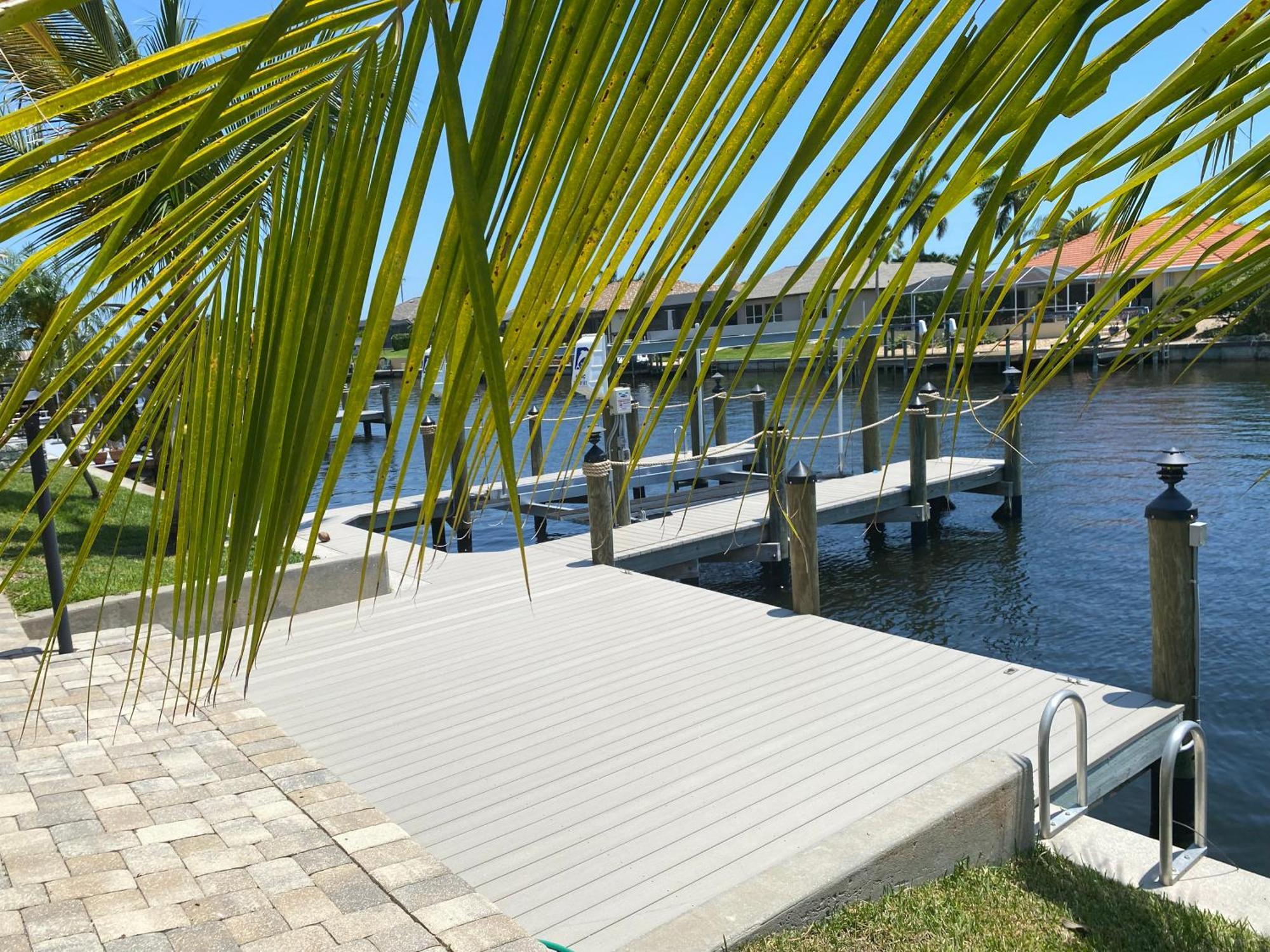 Tropical Palms Sw Cape - Waterfront Private Home, Locally Owned & Managed, Fair & Honest Pricing Cape Coral Exterior photo