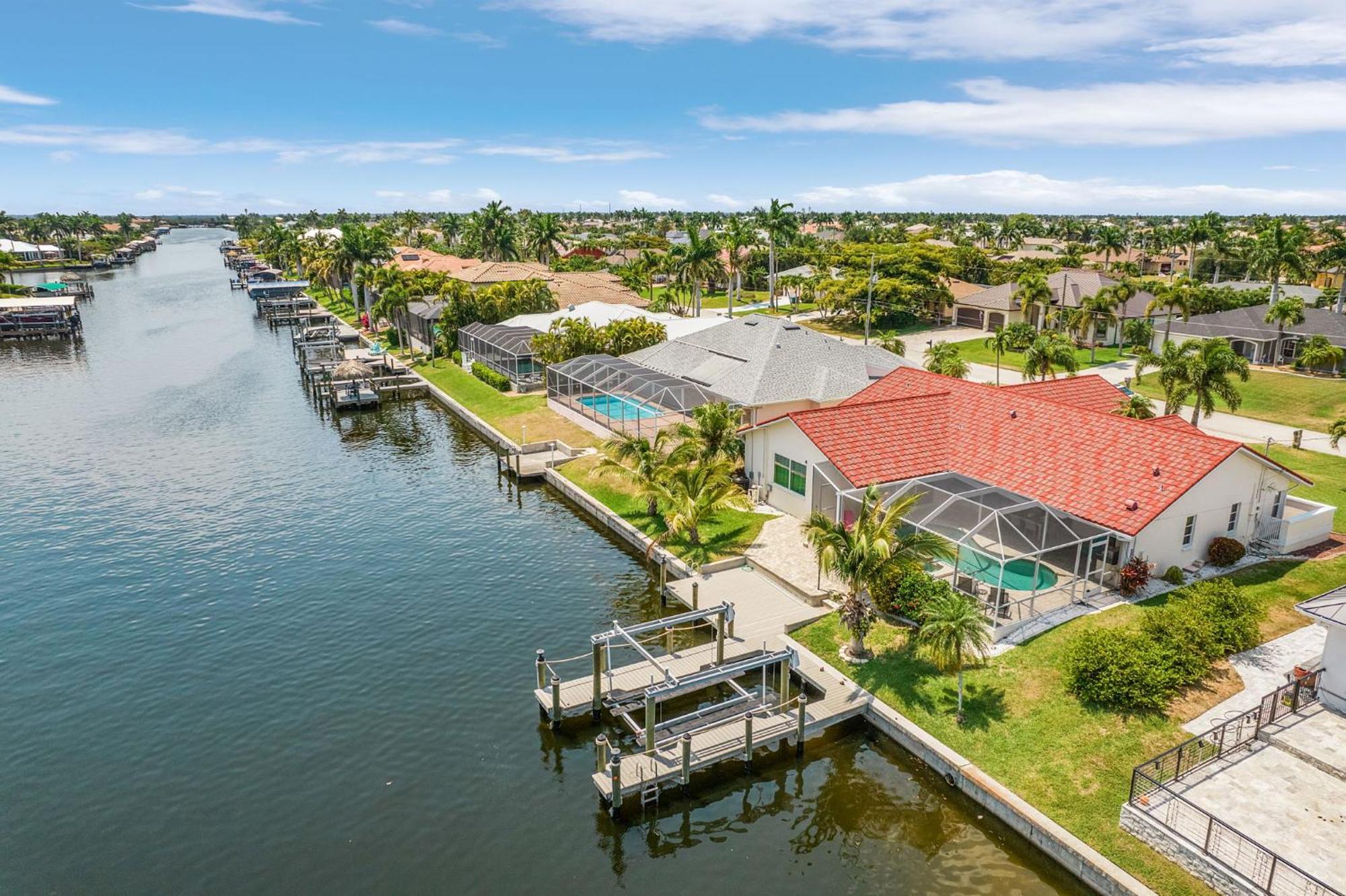 Tropical Palms Sw Cape - Waterfront Private Home, Locally Owned & Managed, Fair & Honest Pricing Cape Coral Exterior photo