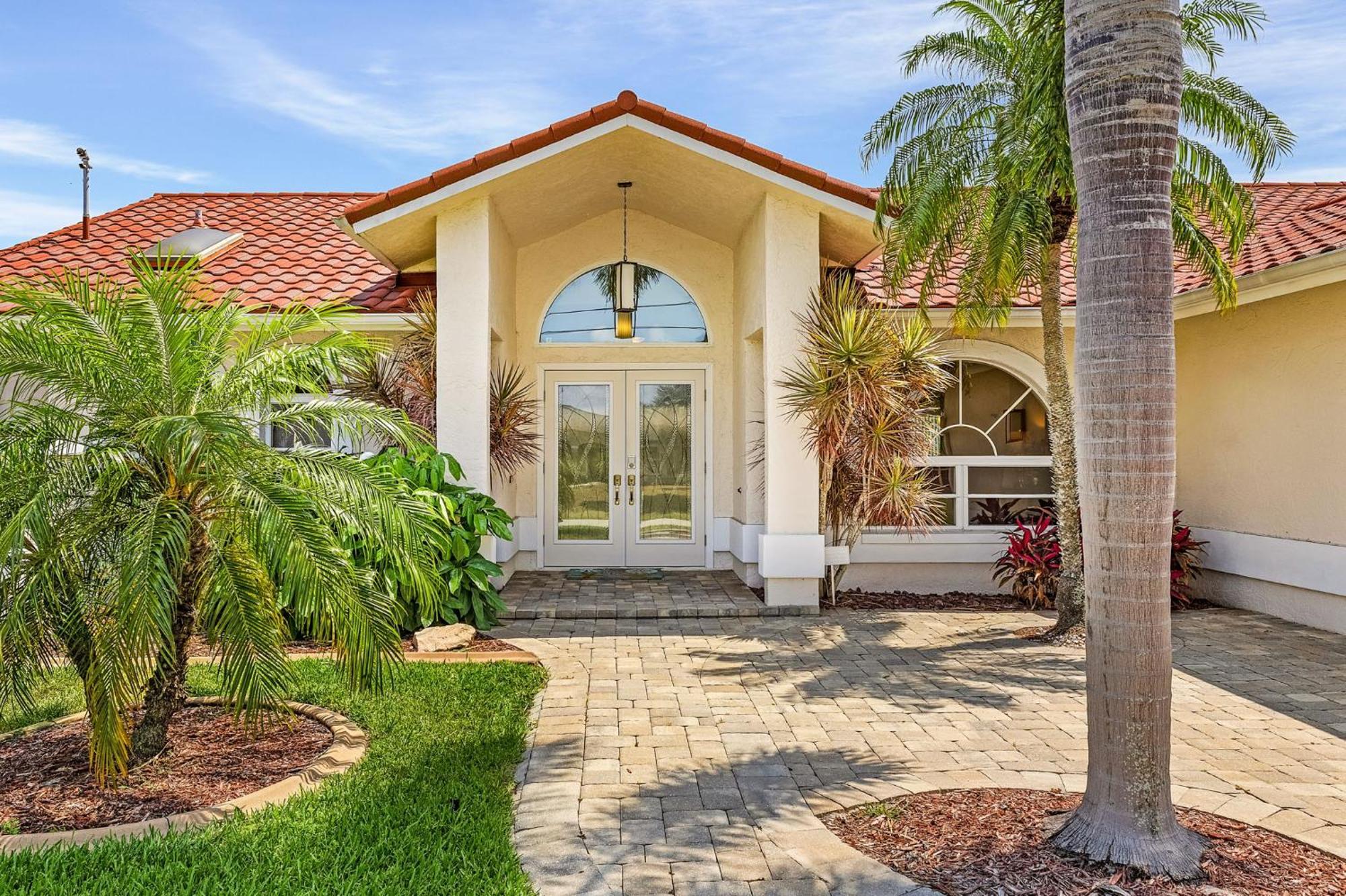 Tropical Palms Sw Cape - Waterfront Private Home, Locally Owned & Managed, Fair & Honest Pricing Cape Coral Exterior photo